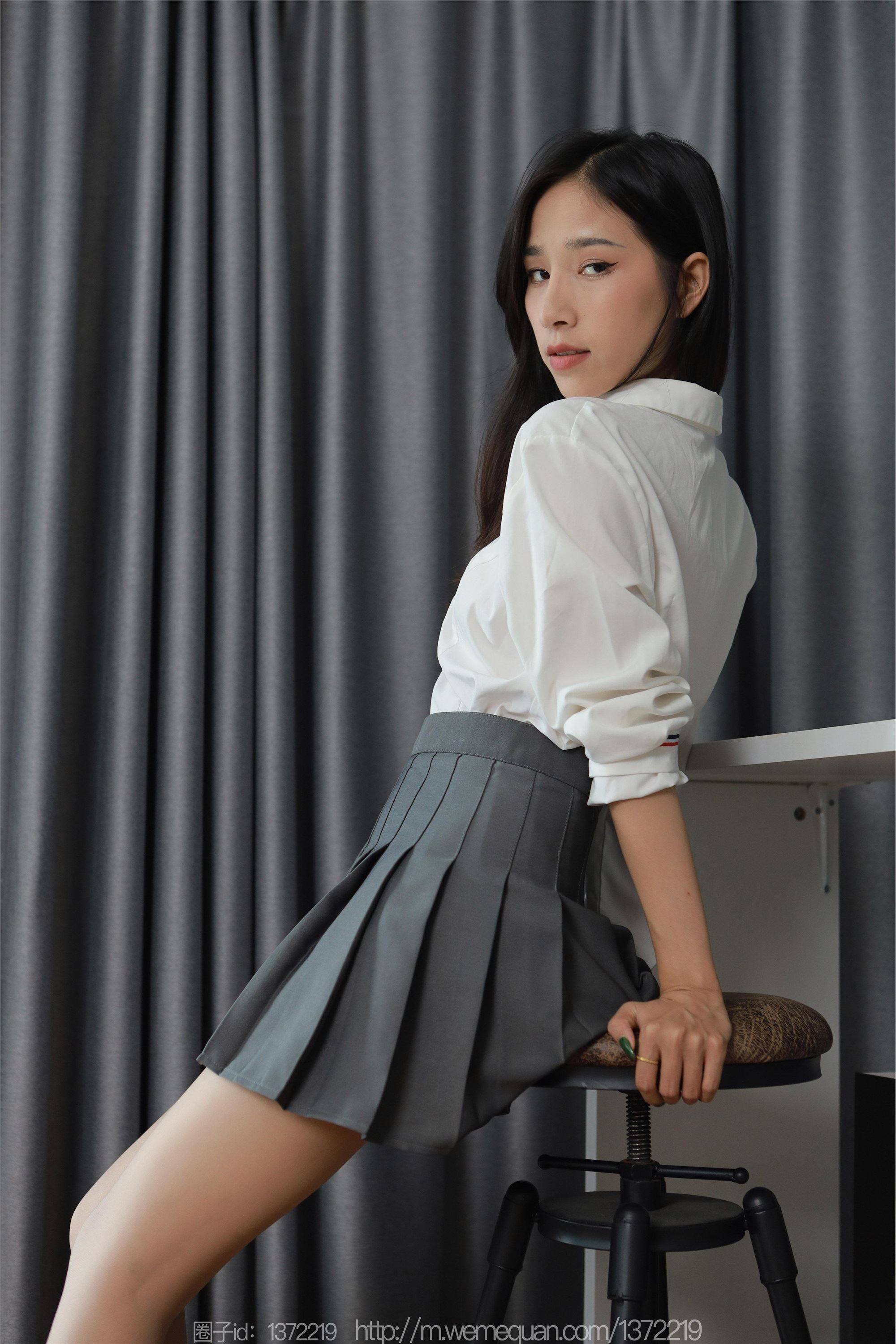 IESS异思趣向  2023.08.29 丝享家 1519 美子《俏皮百褶裙》